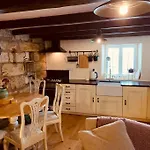 Cosy 400yr Old Cottage, Flowergate, Whitby, Sleeps 6 Hébergement de vacances