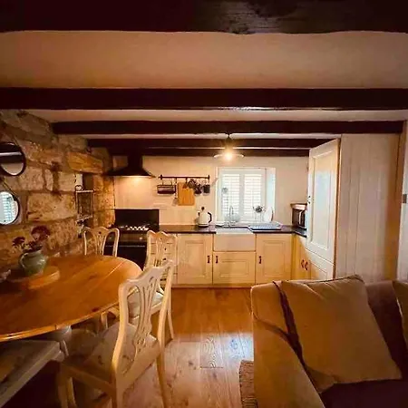 בית נופש Cosy 400yr Old Cottage, Flowergate, Whitby, Sleeps 6