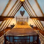Cosy 400yr Old Cottage, Flowergate, Whitby, Sleeps 6