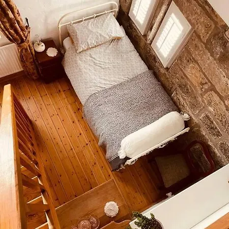 度假居 Cosy 400yr Old Cottage, Flowergate, Whitby, Sleeps 6 惠特比