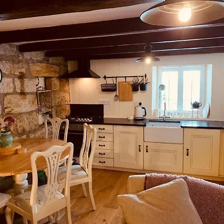Cosy 400yr Old Cottage, Flowergate, Whitby, Sleeps 6 펜션