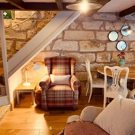 Cosy 400yr Old Cottage, Flowergate, Whitby, Sleeps 6 度假居 *