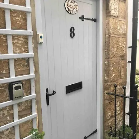 Cosy 400yr Old Cottage, Flowergate, Whitby, Sleeps 6 Holiday home Whitby