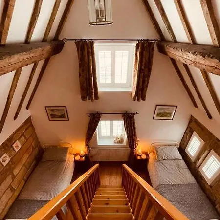 Cosy 400yr Old Cottage, Flowergate, Whitby, Sleeps 6 펜션