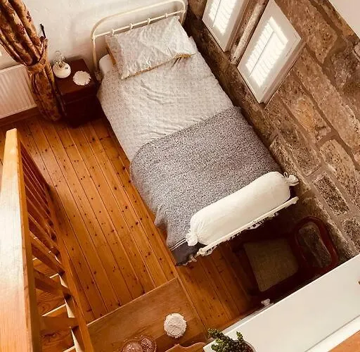 Holiday home Cosy 400yr Old Cottage, Flowergate, Whitby, Sleeps 6 Whitby