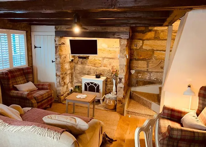 Holiday home Cosy 400yr Old Cottage, Flowergate, Whitby, Sleeps 6 Whitby