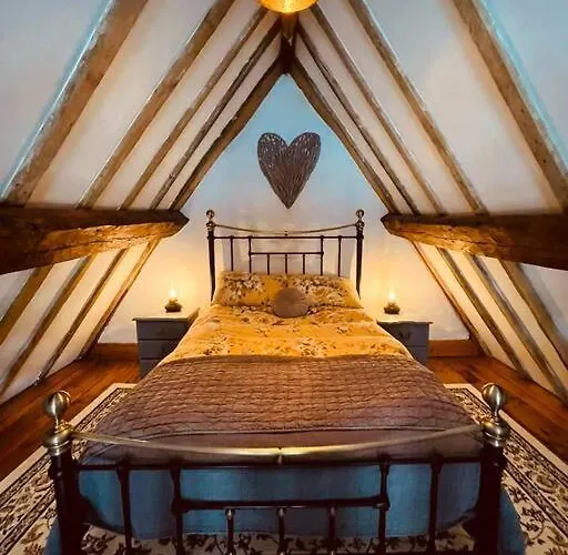 Cosy 400yr Old Cottage, Flowergate, Whitby, Sleeps 6