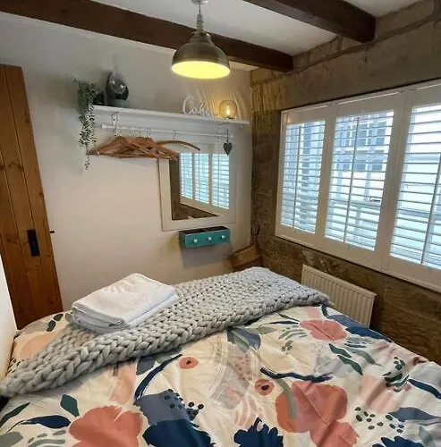 Holiday home Cosy 400yr Old Cottage, Flowergate, Whitby, Sleeps 6