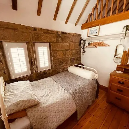 度假居 Cosy 400yr Old Cottage, Flowergate, Whitby, Sleeps 6 惠特比