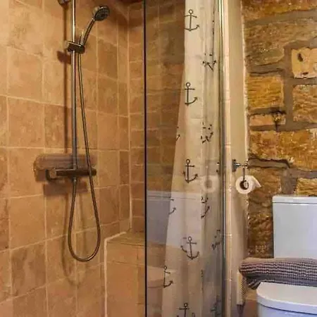 Cosy 400yr Old Cottage, Flowergate, Whitby, Sleeps 6 度假居