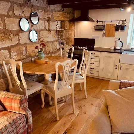 Cosy 400yr Old Cottage, Flowergate, Whitby, Sleeps 6 度假居 惠特比