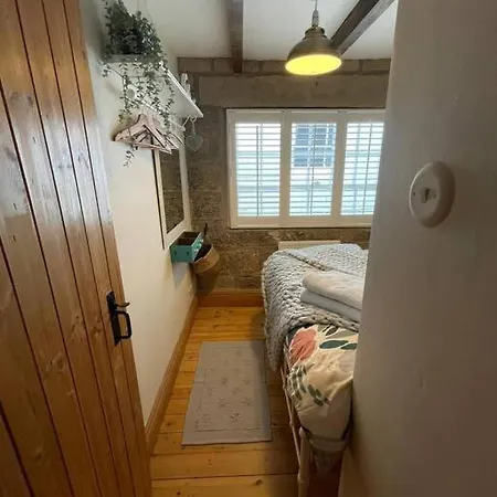 Cosy 400yr Old Cottage, Flowergate, Whitby, Sleeps 6