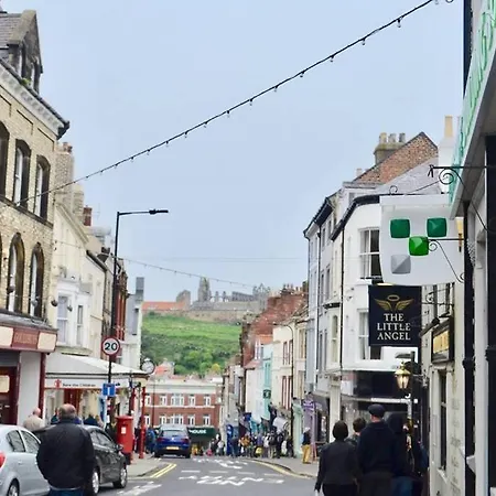 Cosy 400yr Old Cottage, Flowergate, Whitby, Sleeps 6 * 惠特比
