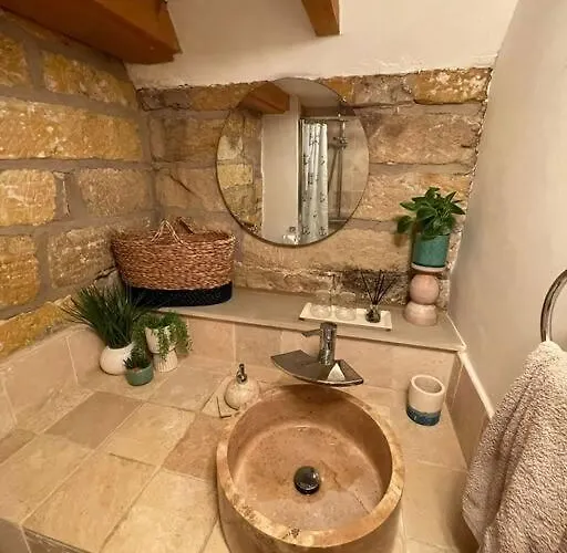 Cosy 400yr Old Cottage, Flowergate, Whitby, Sleeps 6 Semesterbostad